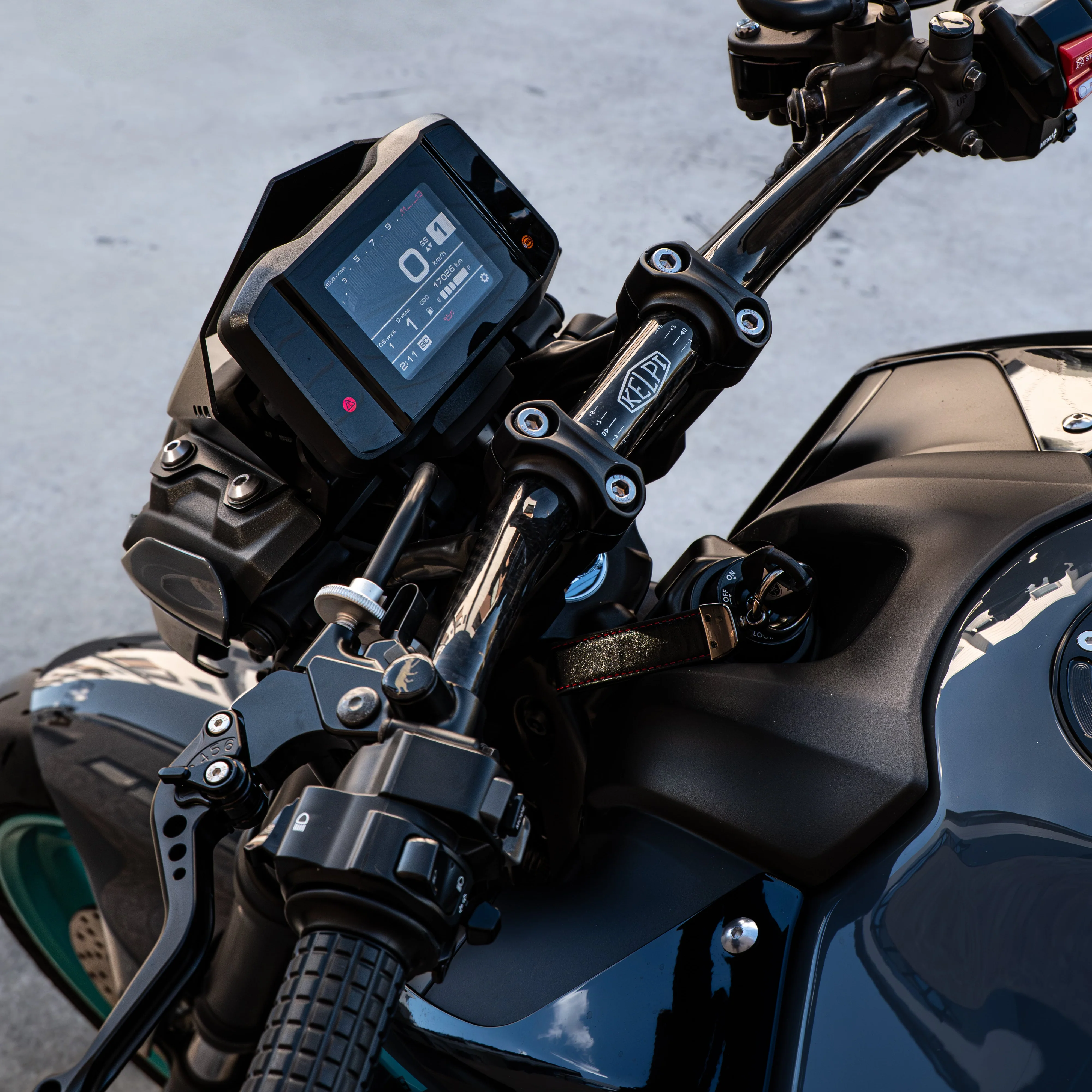 CROSSER CARBON FATBAR - Image 4