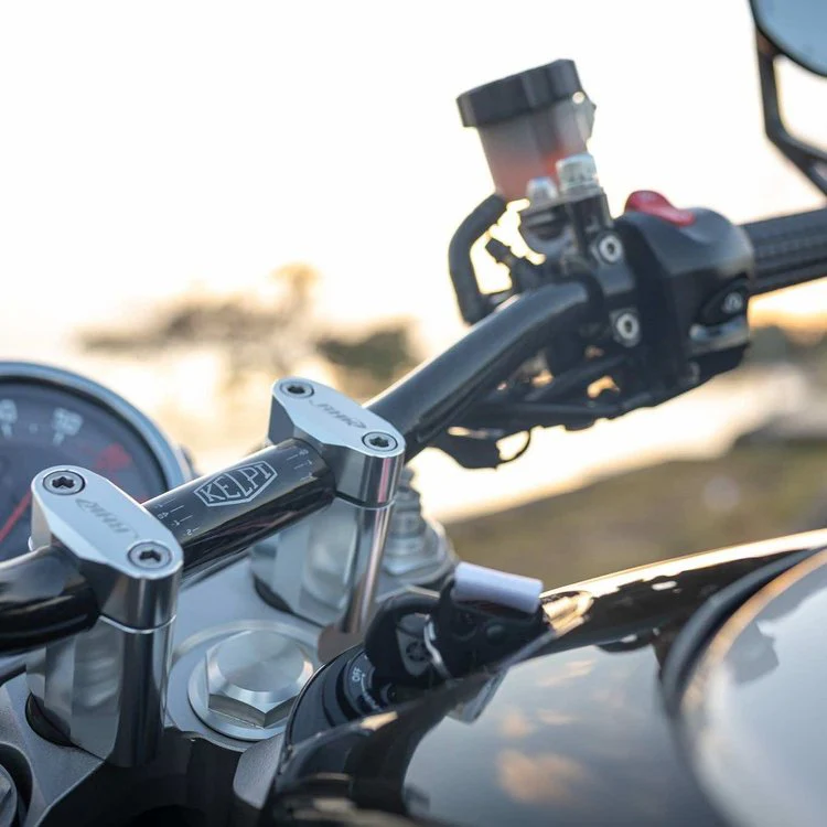 CROSSER CARBON FATBAR - Image 9