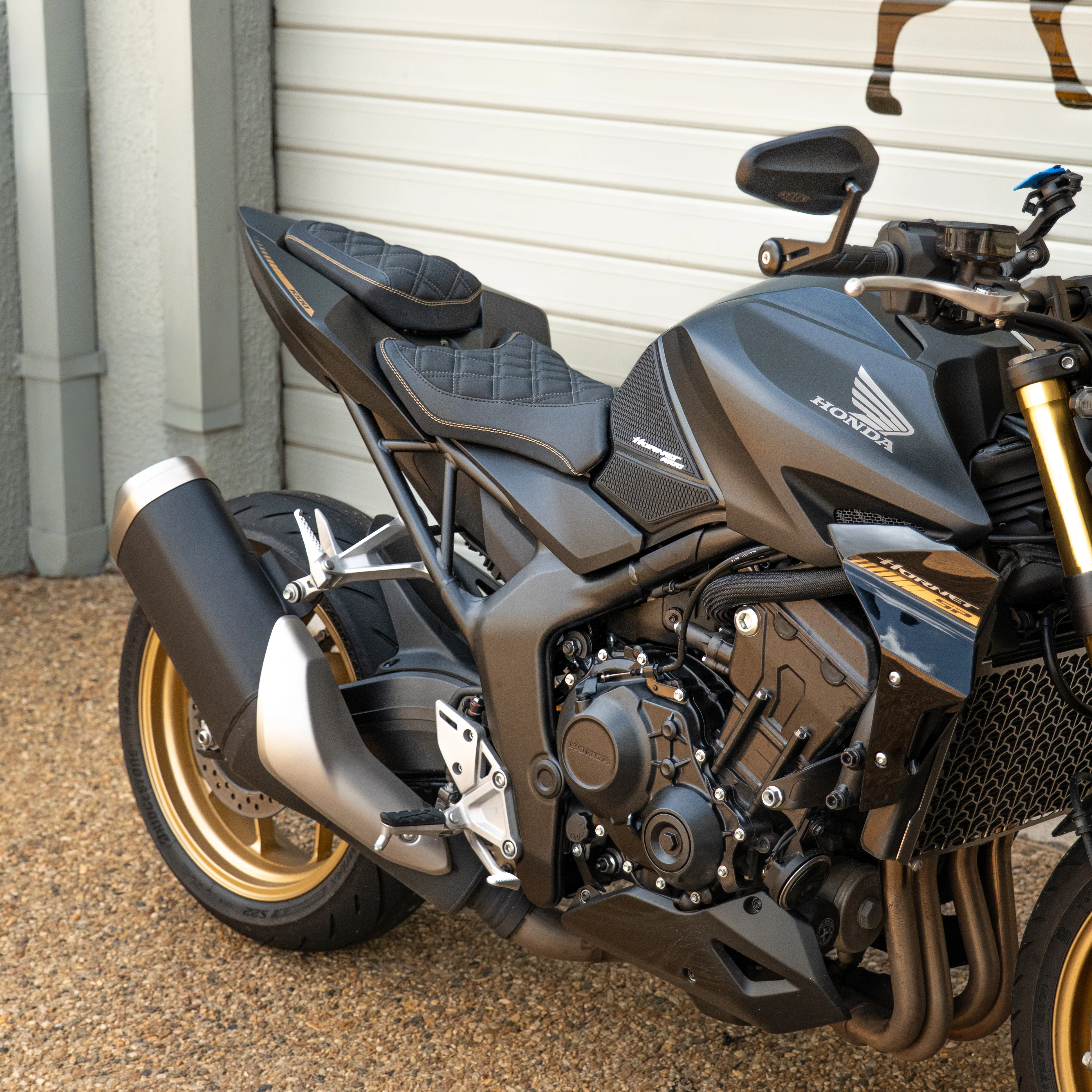 HONDA CB1000 HORNET (2025+) COMFORT SEAT TRIM - Image 3