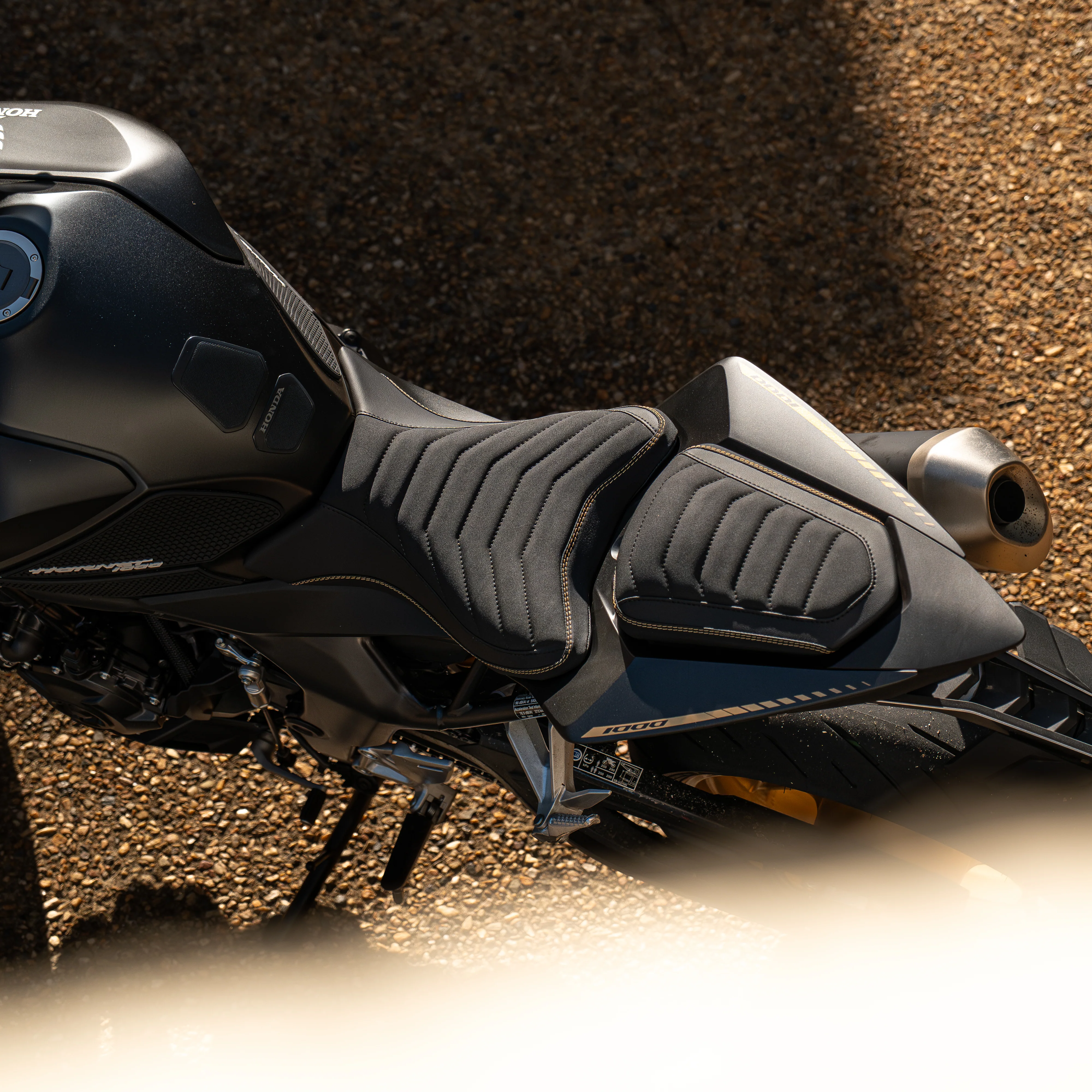 HONDA CB1000 HORNET (2025+) COMFORT SEAT TRIM - Image 4