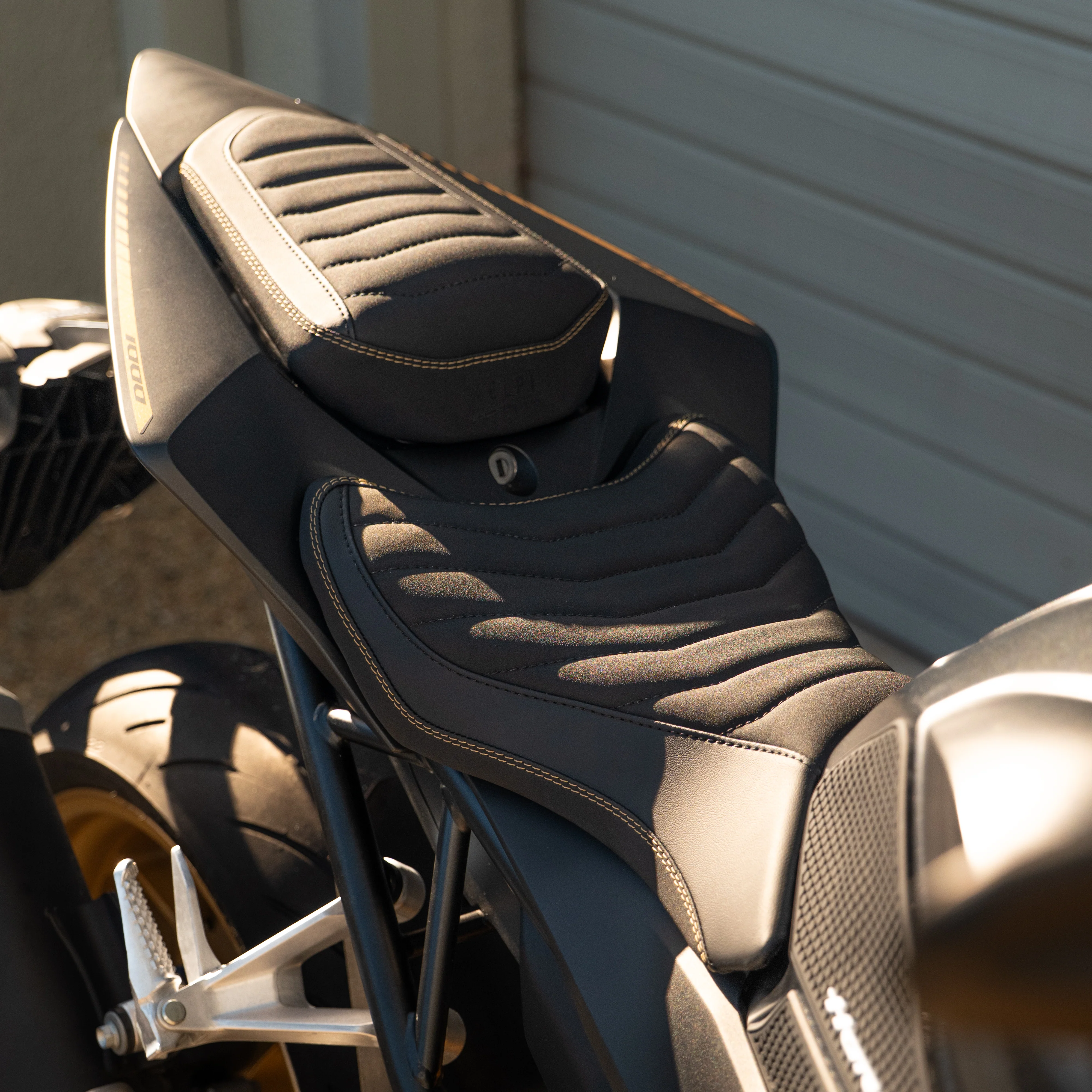 HONDA CB1000 HORNET (2025+) COMFORT SEAT TRIM - Image 8