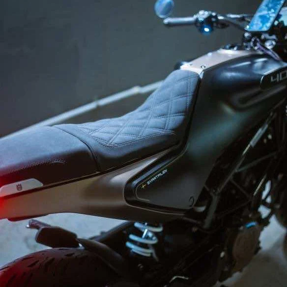 HUSQVARNA SVARTPILEN 401 (2020-2023) COMFORT SEAT TRIM - Image 3