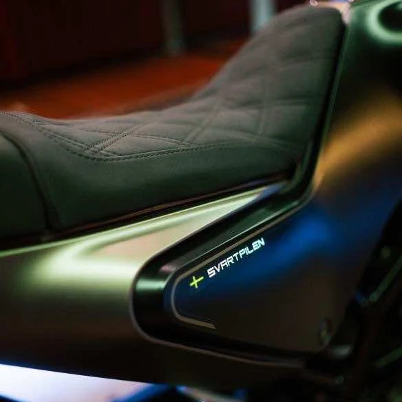 HUSQVARNA SVARTPILEN 401 (2020-2023) COMFORT SEAT TRIM - Image 6