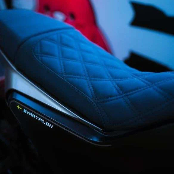 HUSQVARNA SVARTPILEN 401 (2020-2023) COMFORT SEAT TRIM - Image 7
