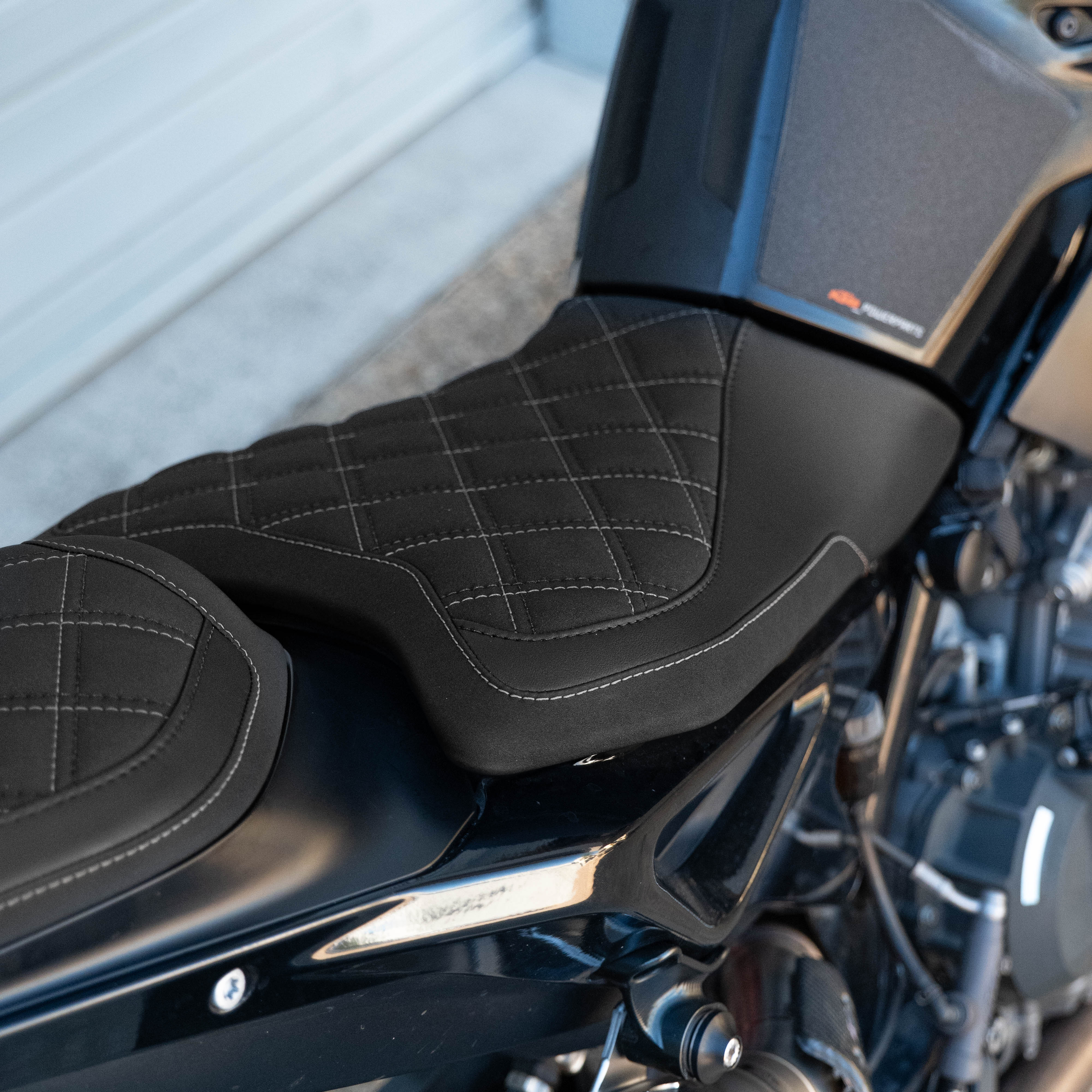 KTM DUKE 790/890 (2018–2025) COMFORT SEAT TRIM - Image 7