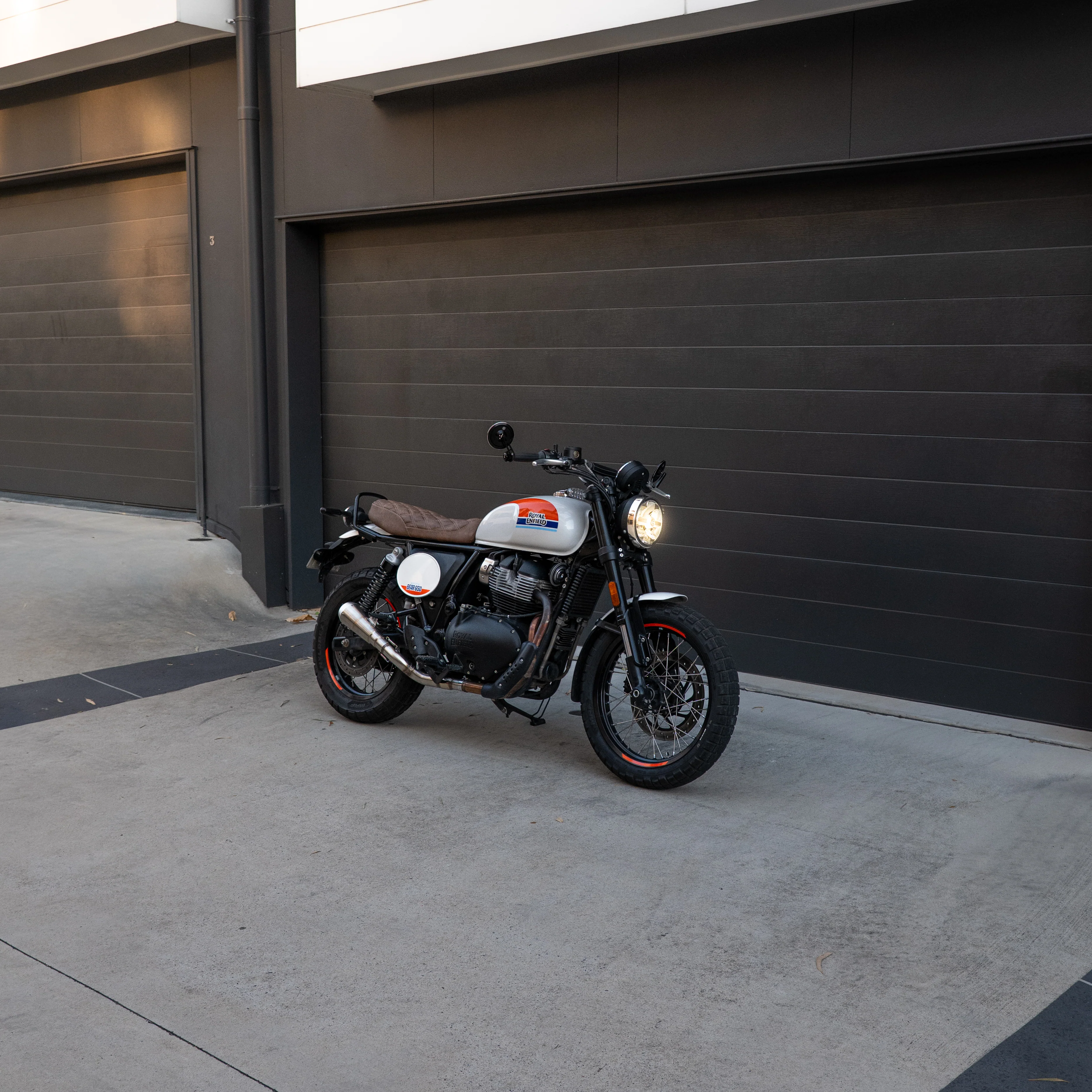 ROYAL ENFIELD BEAR 650 (2025+) COMFORT SEAT TRIM - Image 21