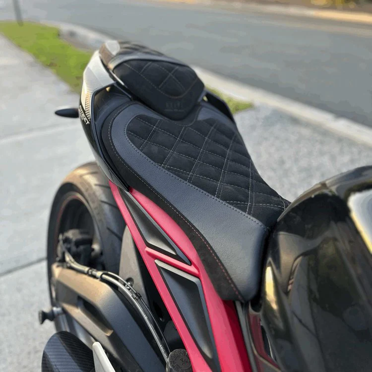 TRIUMPH STREET TRIPLE 765/660 (2017-2022) COMFORT SEAT TRIM - Image 5