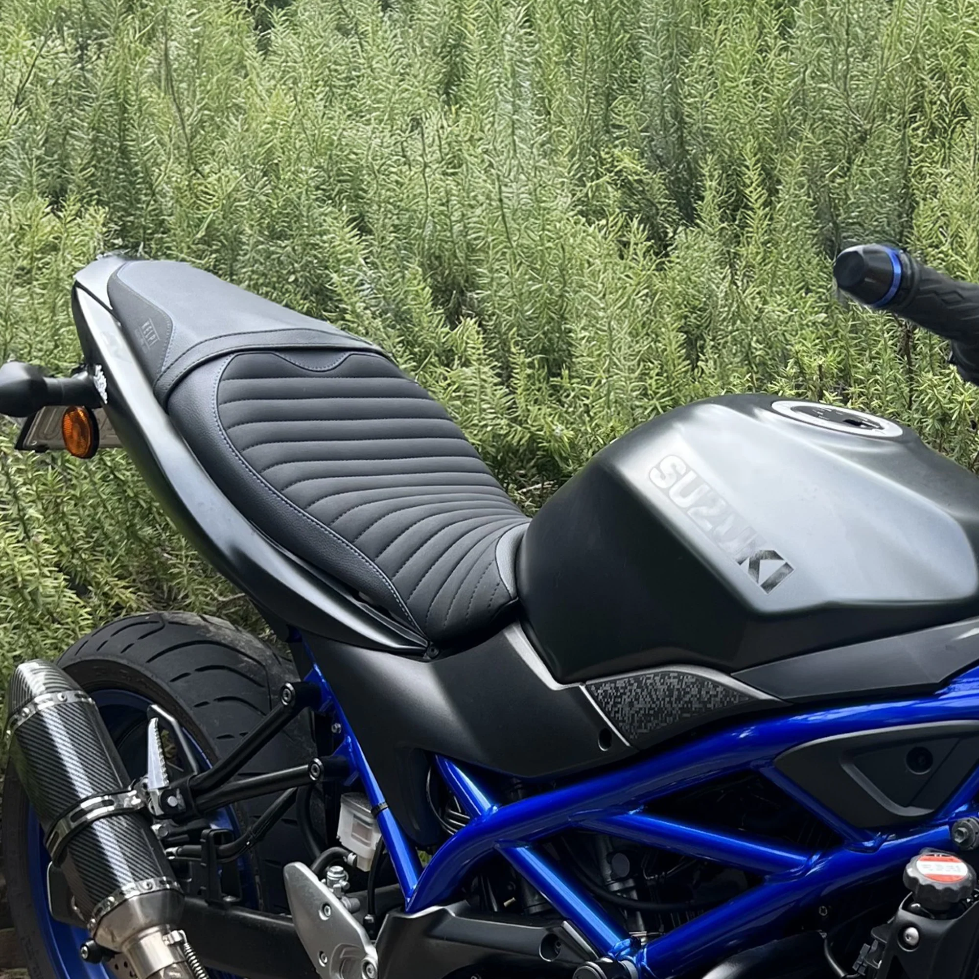 SUZUKI SV650 (2016+) COMFORT SEAT TRIM - Image 4