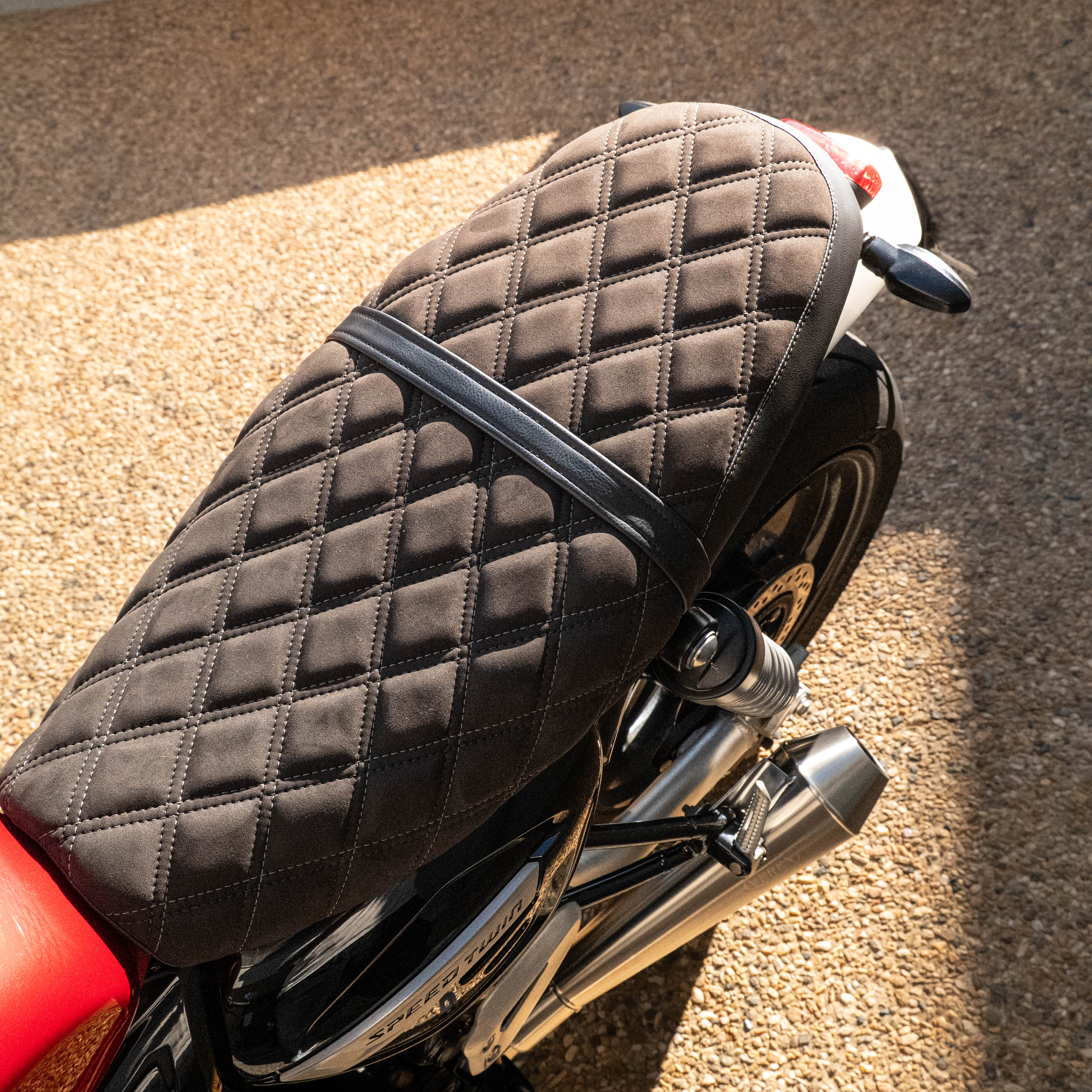 TRIUMPH STREET/SPEED TWIN CUSTOM SEAT TRIM (2016-2022 STREET; 2022-2024 SPEED) - Image 10