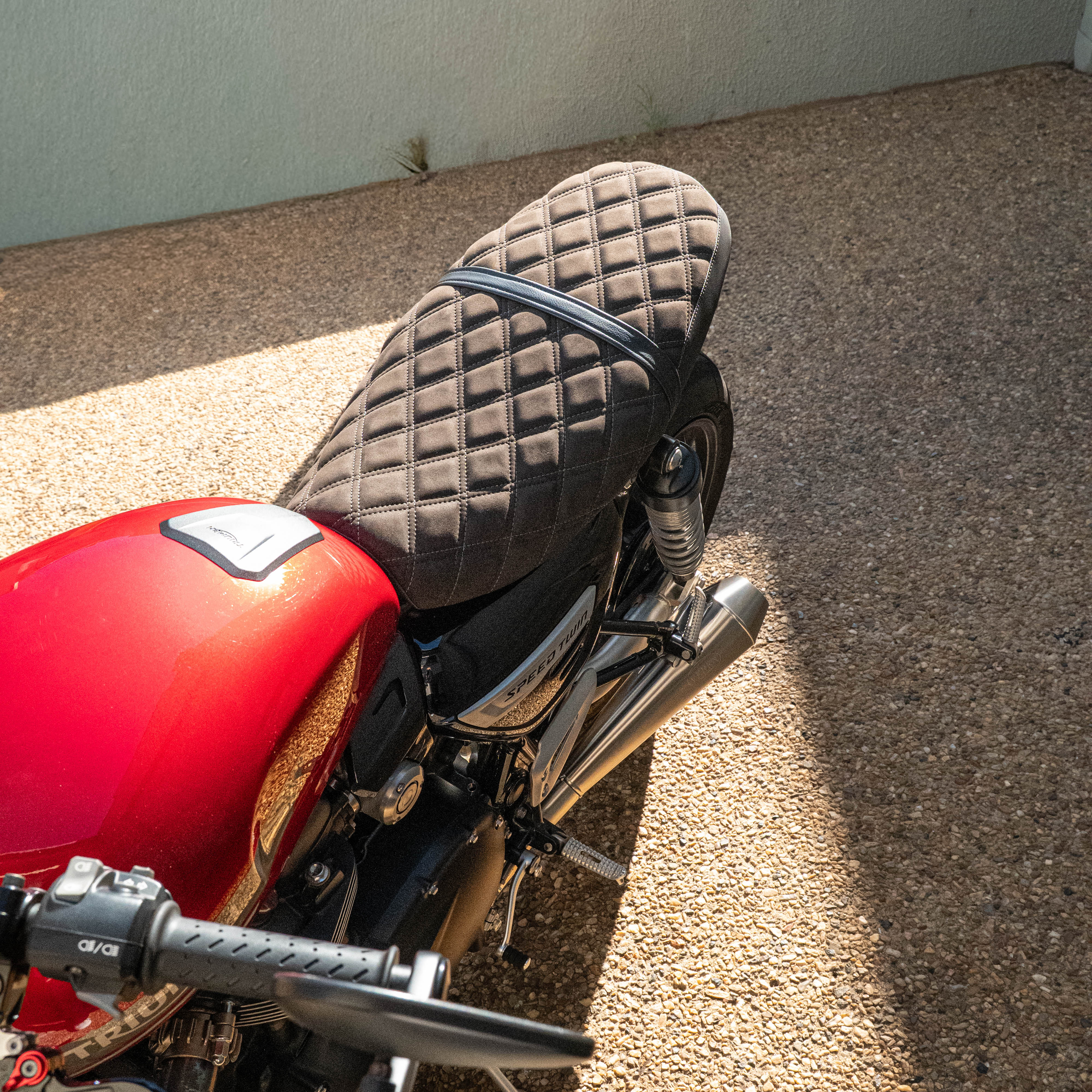 TRIUMPH STREET/SPEED TWIN CUSTOM SEAT TRIM (2016-2022 STREET; 2022-2024 SPEED) - Image 6