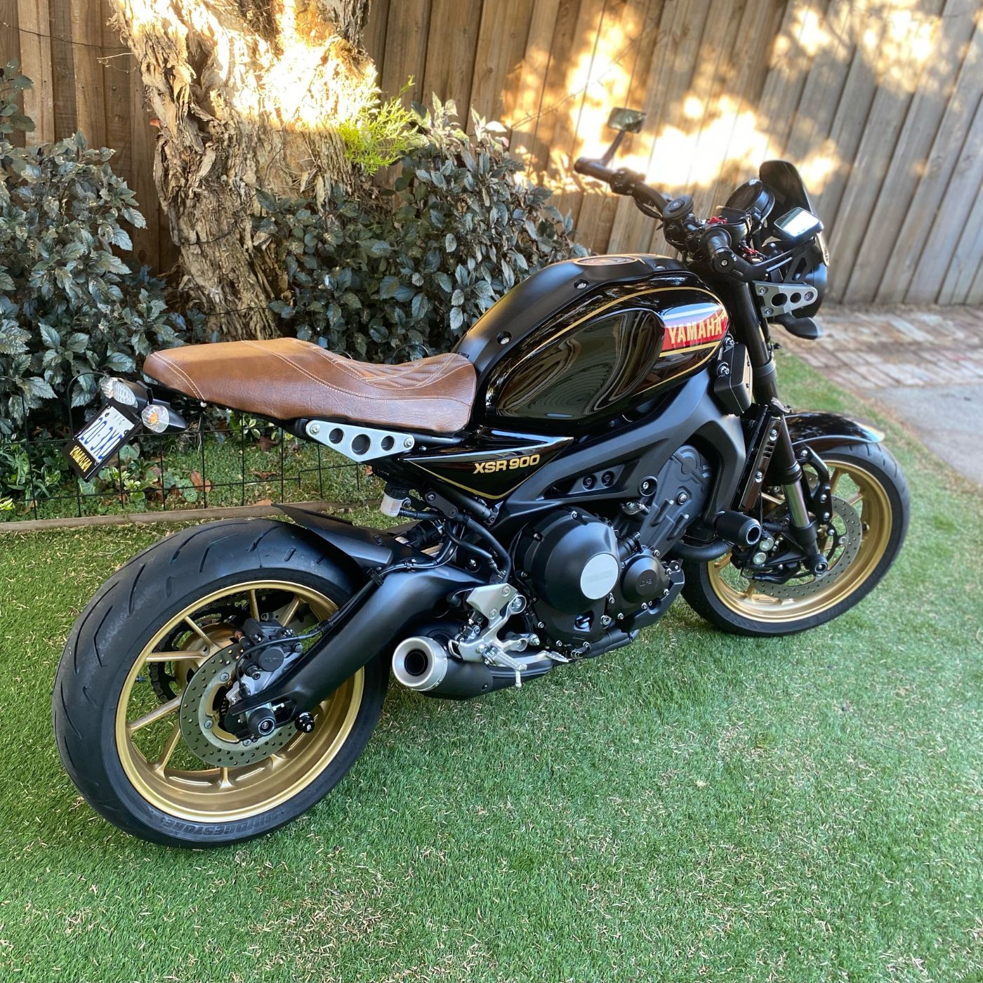 YAMAHA XSR900 (2016-2021) COMFORT SEAT TRIM - Image 11