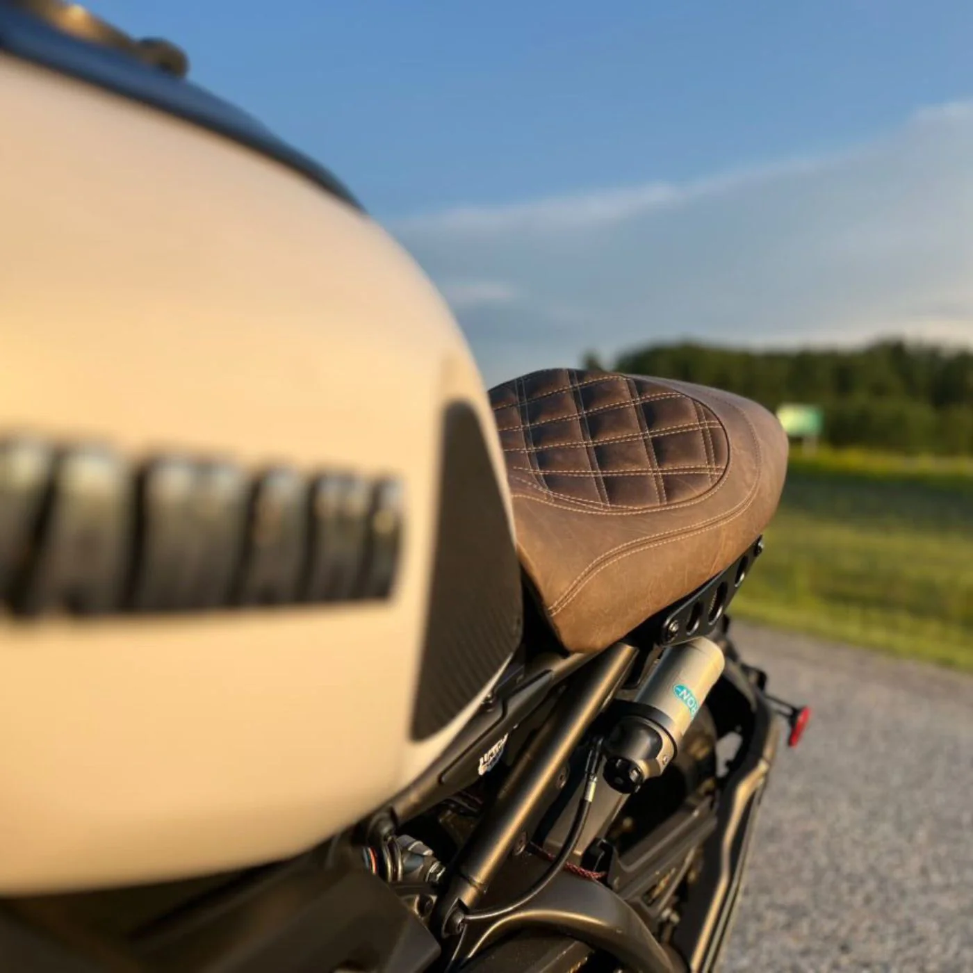 YAMAHA XSR900 (2016-2021) COMFORT SEAT TRIM - Image 12