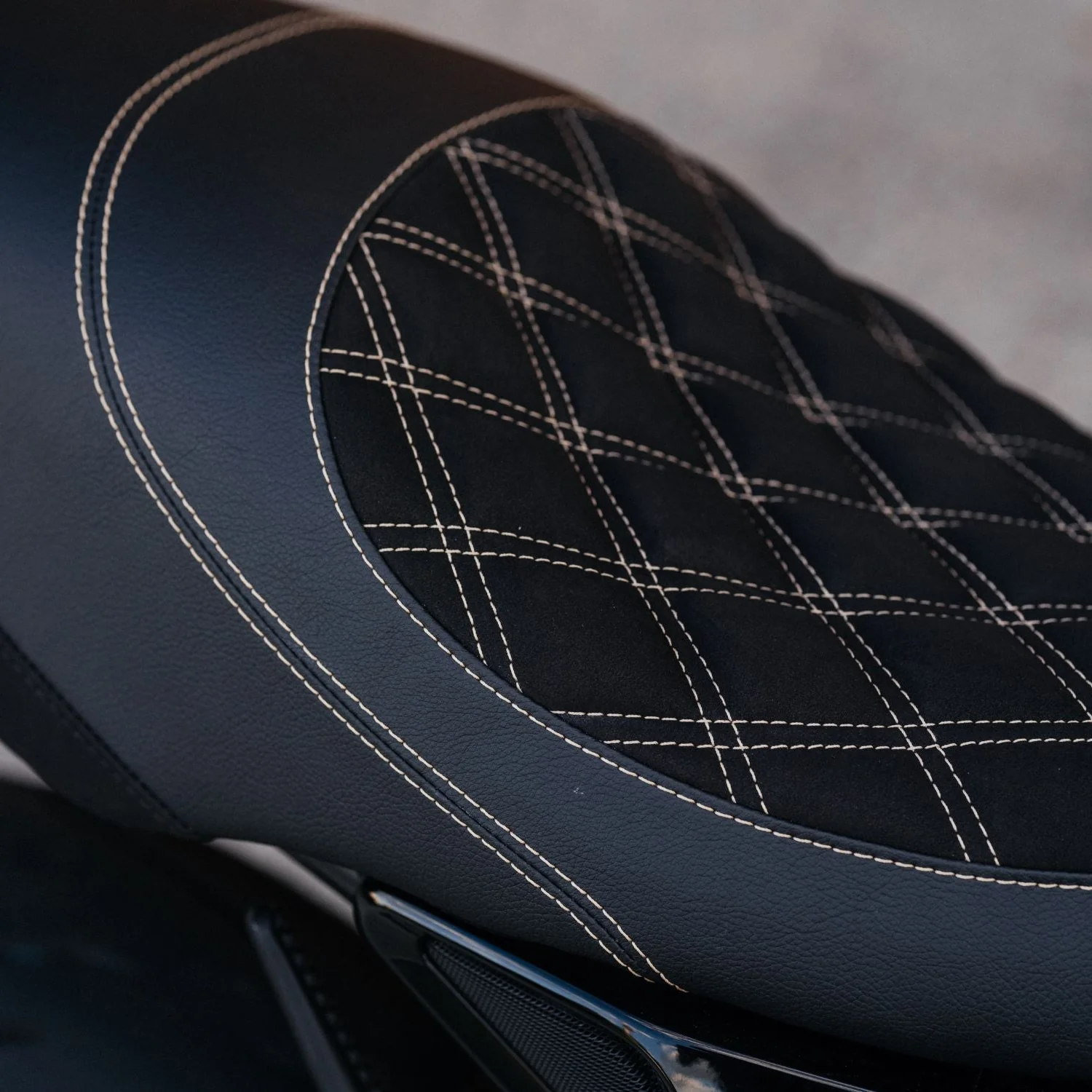 YAMAHA XSR900 (2022-2026+) SEAT RESHAPE & CUSTOM TRIM - Image 13