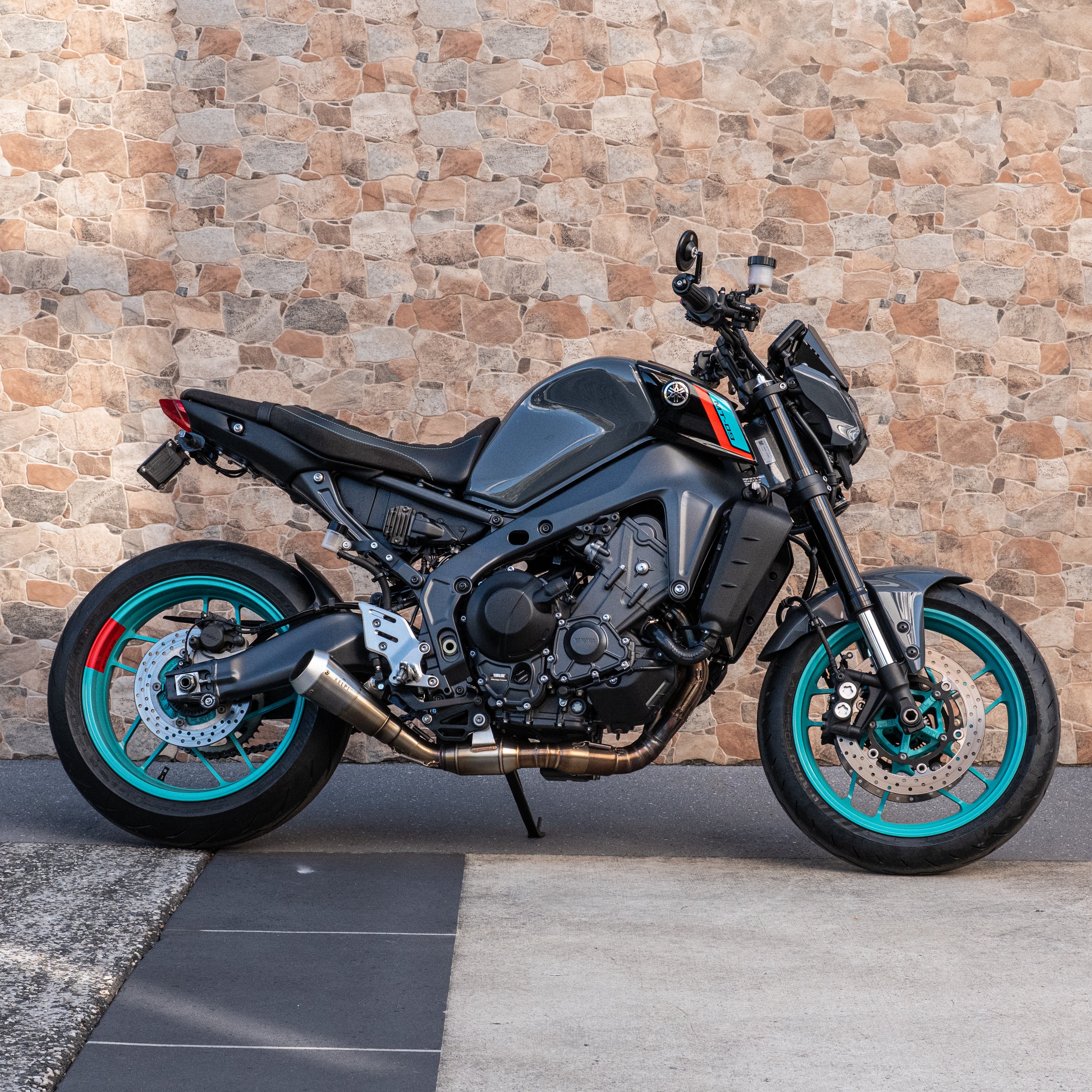 YAMAHA MT09 (2021-2023) FULL STAINLESS EXHAUST SYSTEM - Image 3