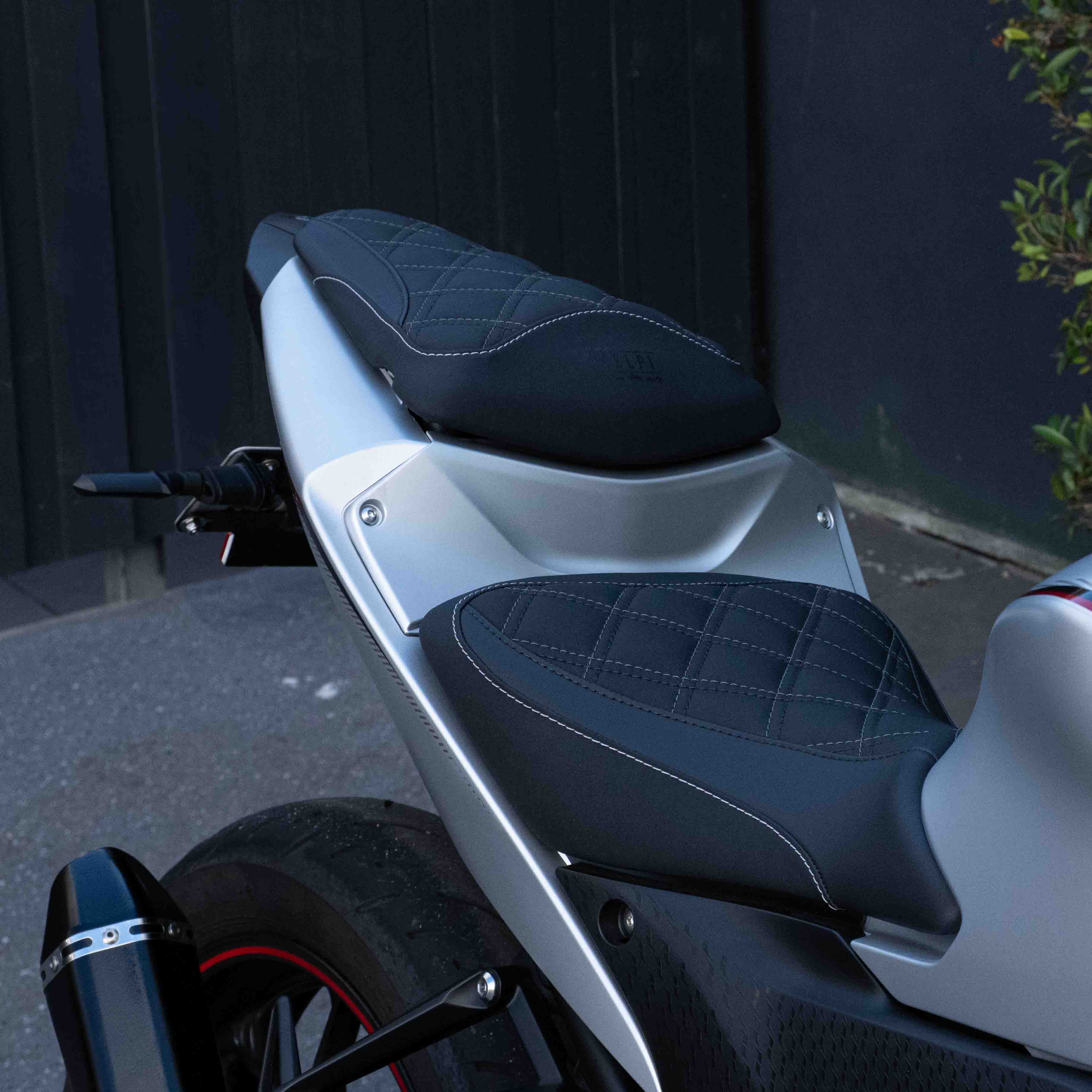 YAMAHA R3 (2019-2023) COMFORT SEAT TRIM - Image 11
