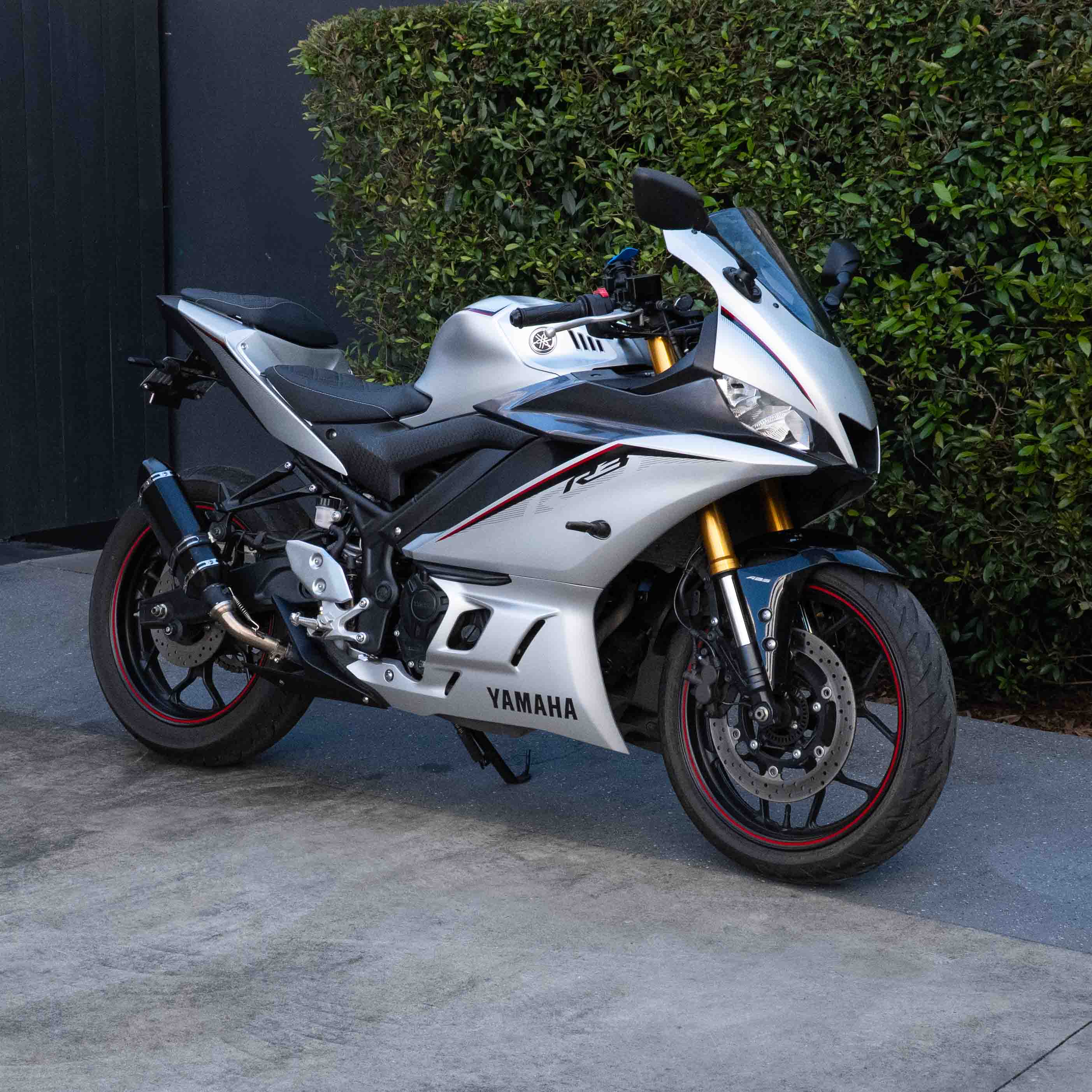 YAMAHA R3 (2019-2023) COMFORT SEAT TRIM - Image 2