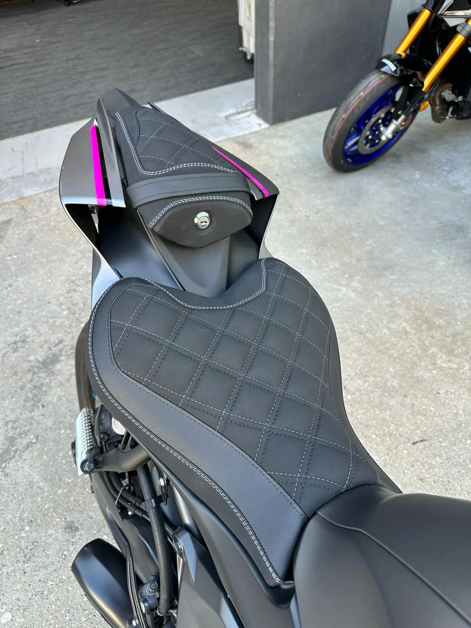 YAMAHA R7 (2022+) COMFORT SEAT TRIM - Image 13