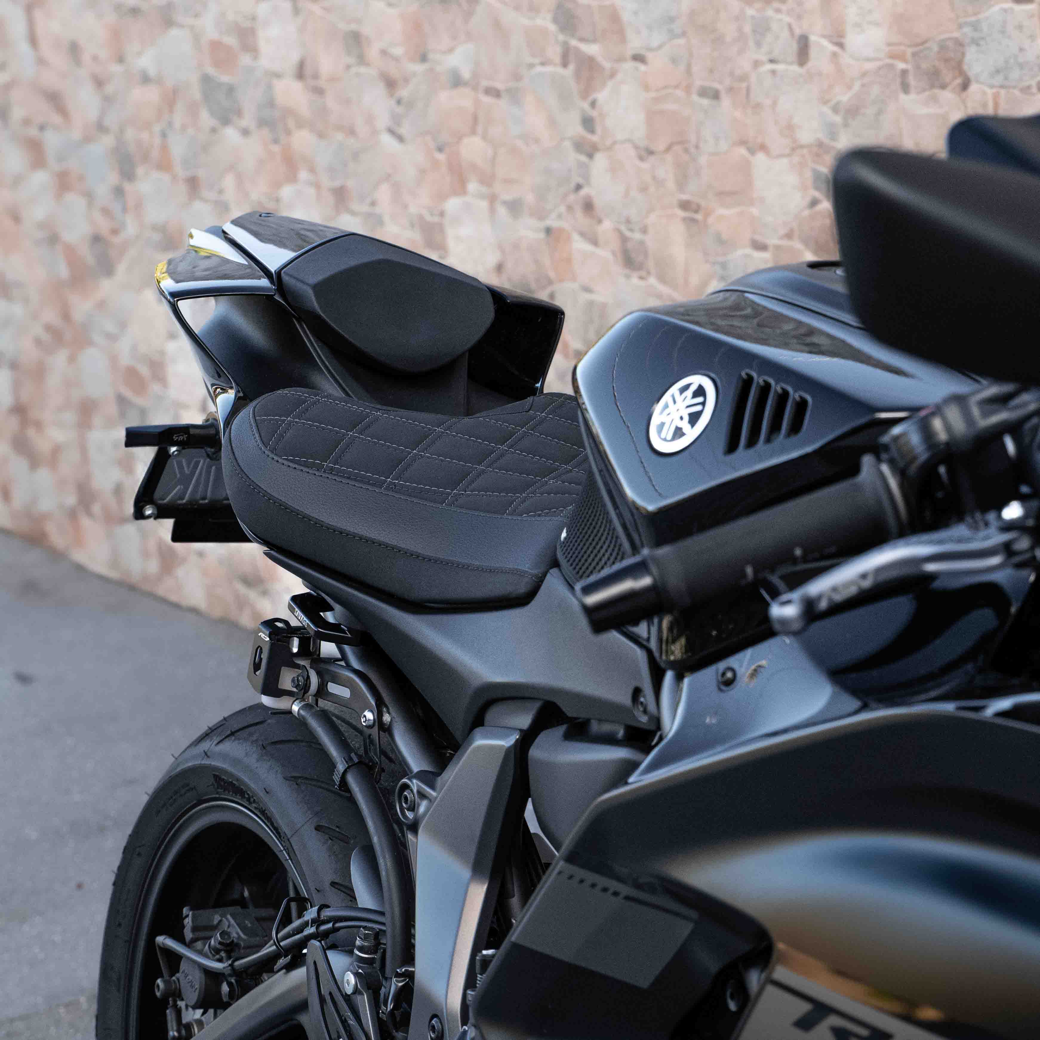 YAMAHA R7 (2022+) COMFORT SEAT TRIM - Image 3