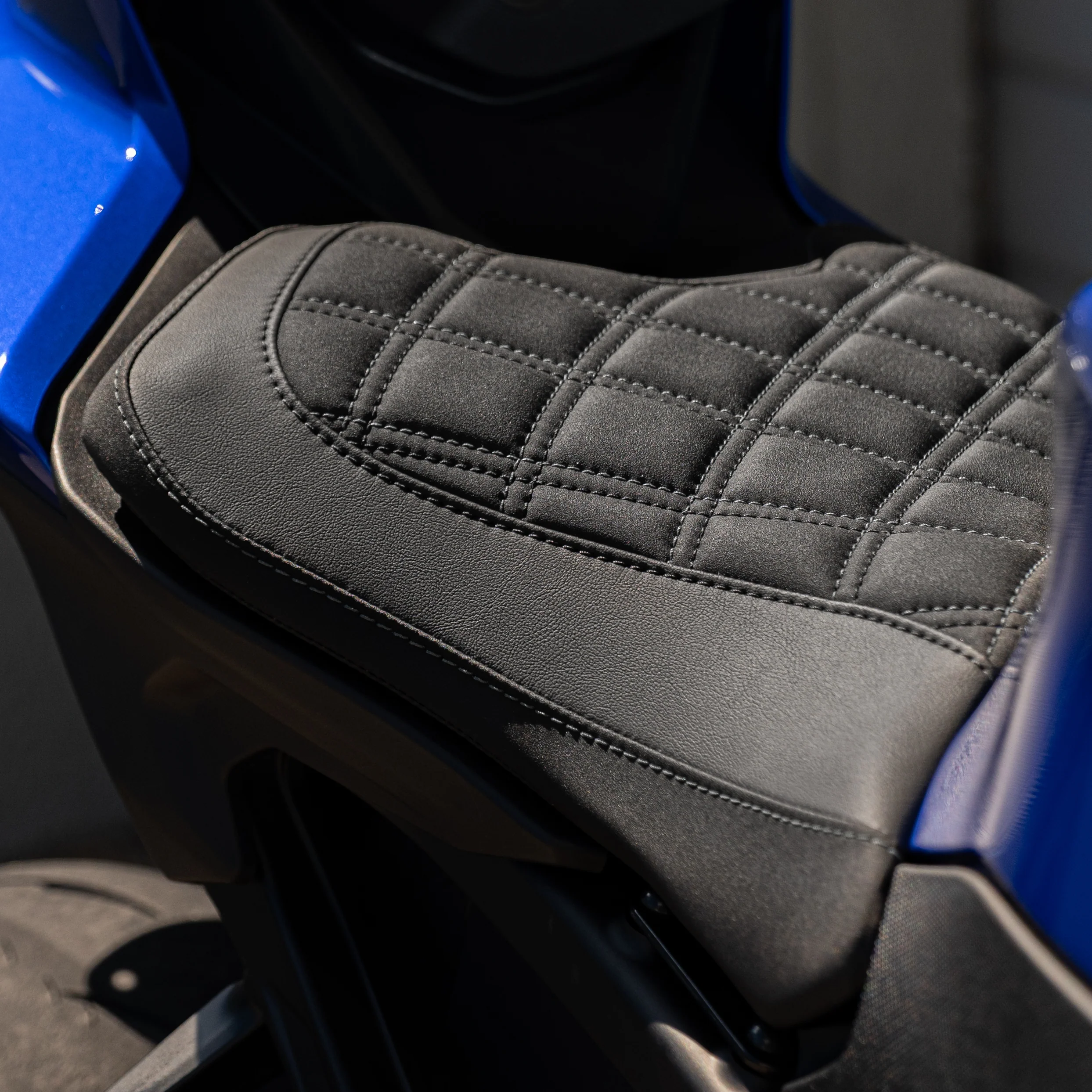 YAMAHA R9 (2025+) COMFORT SEAT TRIM - Image 4