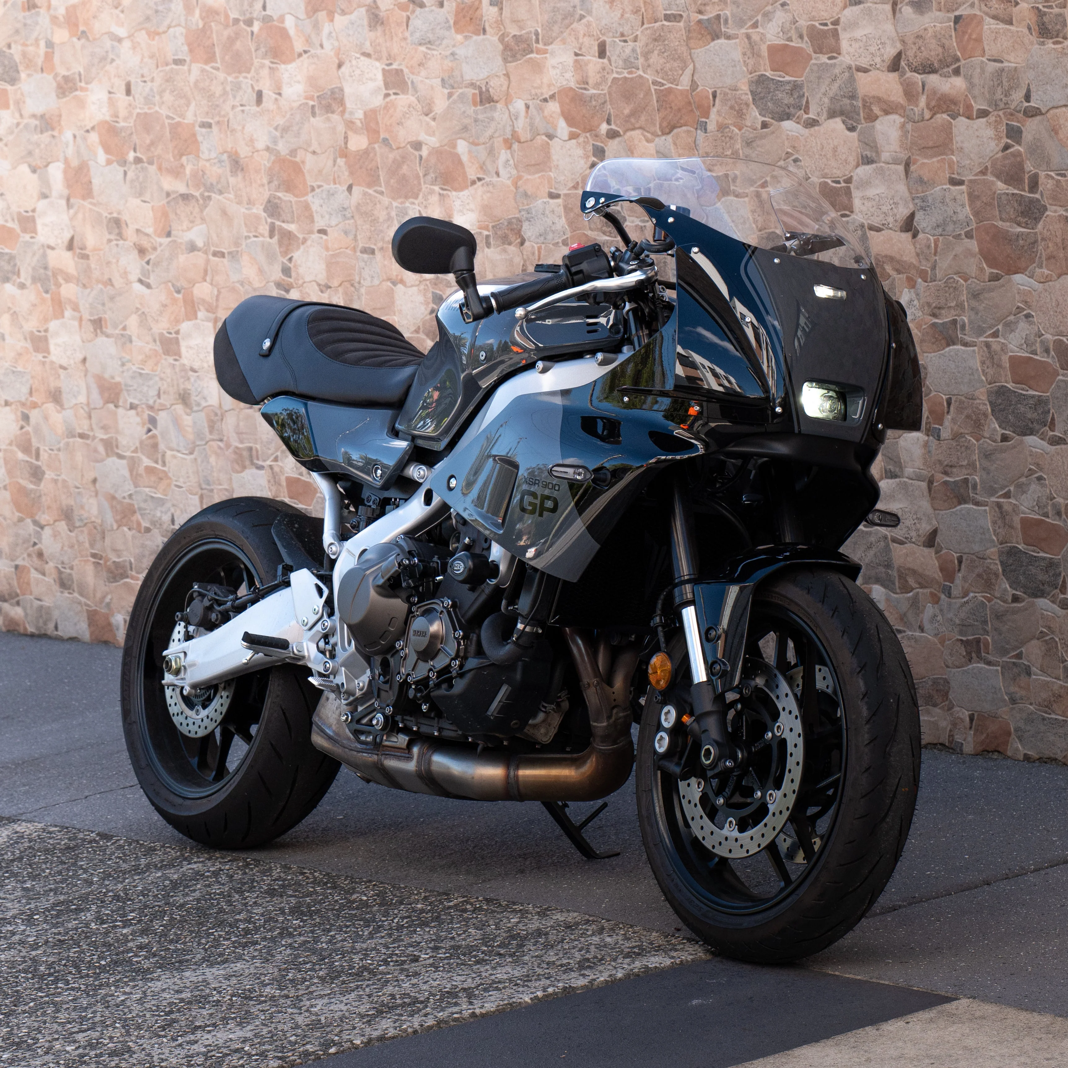 YAMAHA XSR900 GP (2024+) COMFORT SEAT TRIM - Image 11