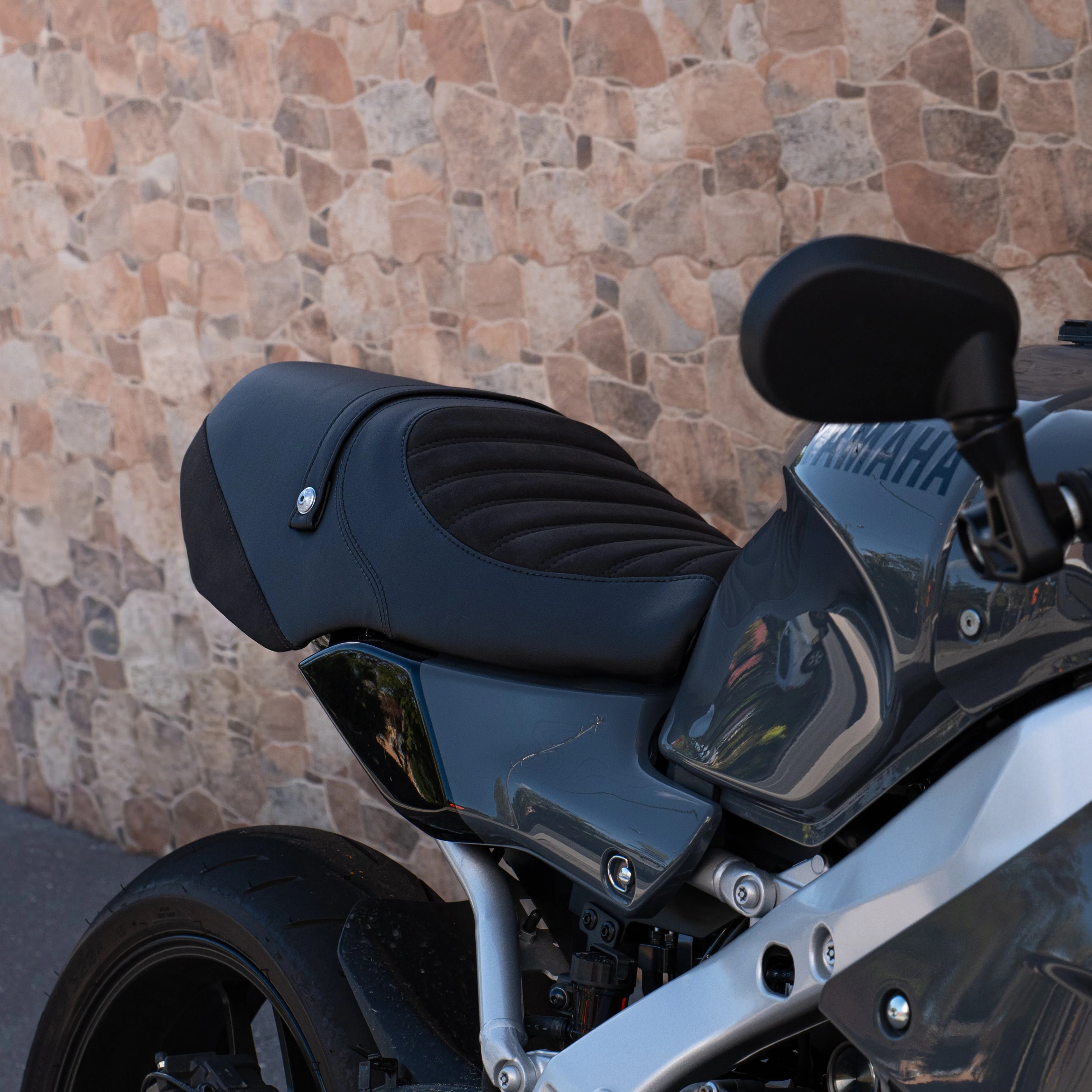 YAMAHA XSR900 GP (2024+) COMFORT SEAT TRIM - Image 13