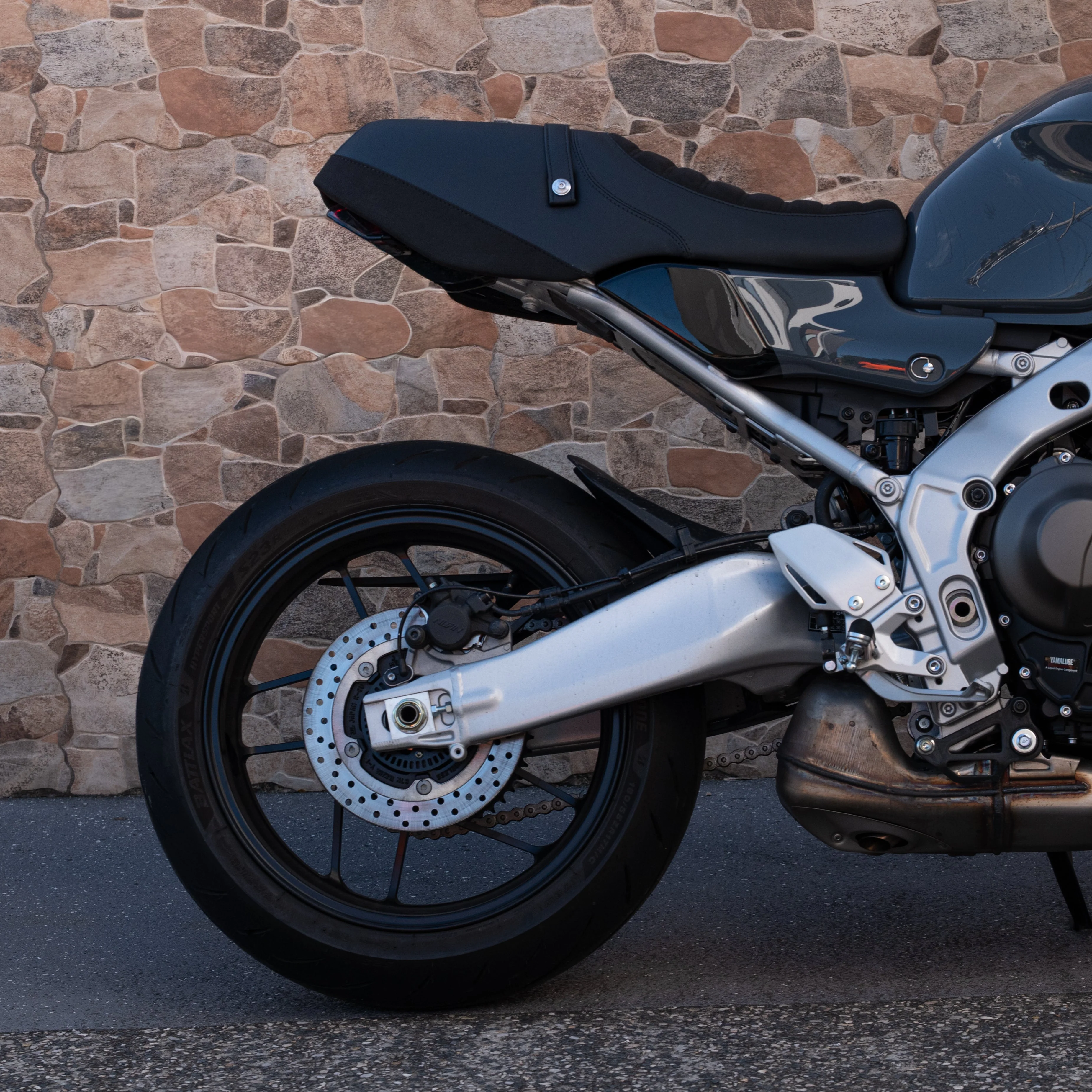 YAMAHA XSR900 GP (2024+) COMFORT SEAT TRIM - Image 8